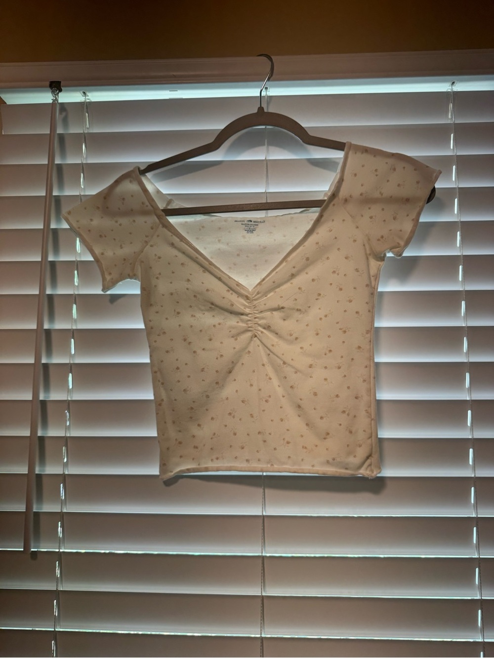 Women’s Cream Floral V-Neck Ruched Tee - brandy Melville